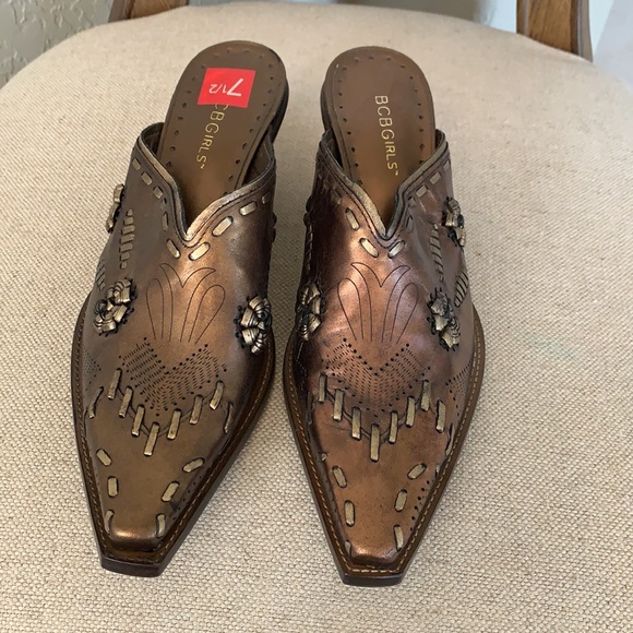 NWOT BCBGirls Western Mule - Picture 9 of 14